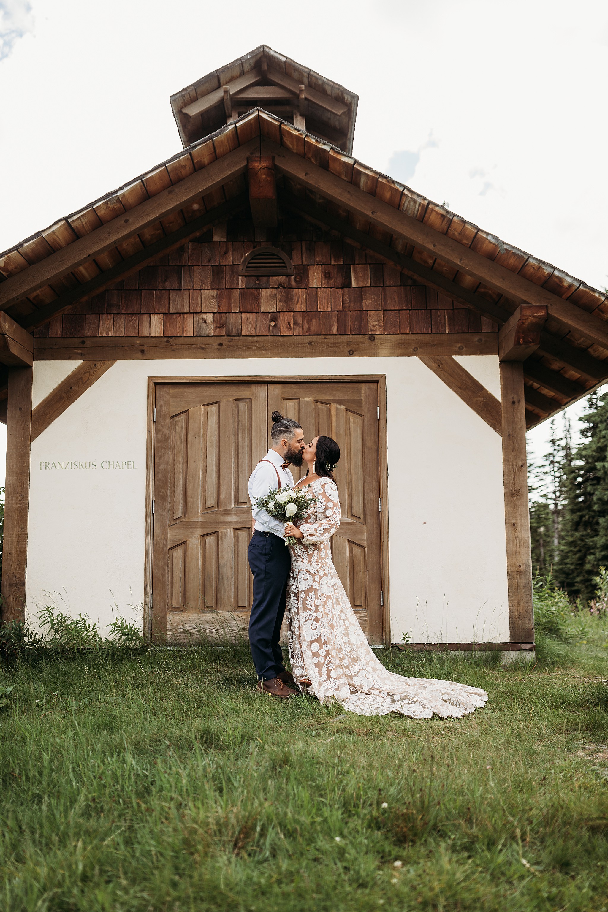 sun peaks-wedding-photographer-lyndsay-elizabeth-photography_0055.jpg